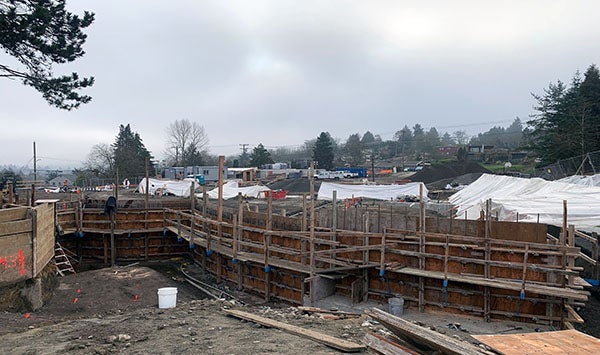 concrete frames with bracing at a constrution site