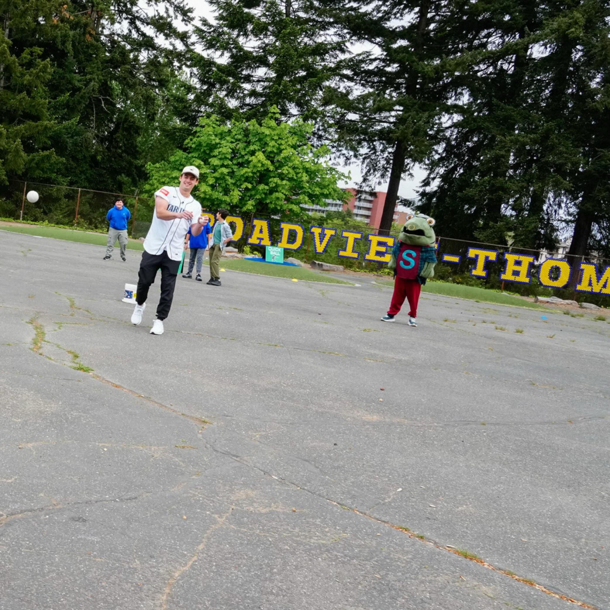 Regional Roundup Mariners Broadview Pitch